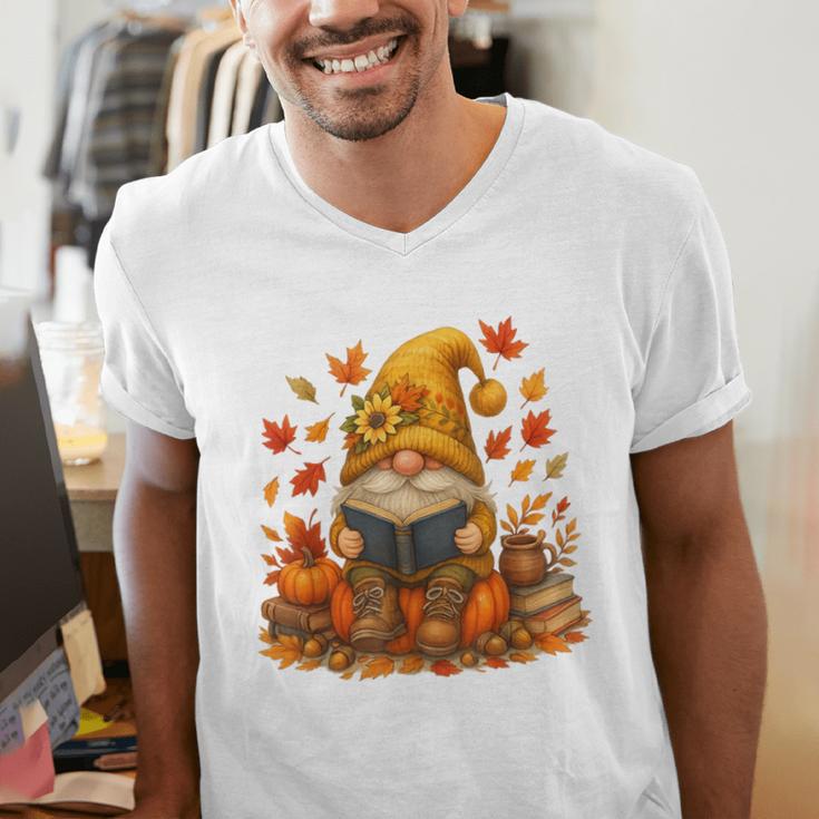 Cute Autumn Gnome Reading Pumpkin Book Lover Men's V-Neck T-Shirt Cute Autumn Gnome Reading Pumpkin Book Lover Men's V-Neck T-Shirt