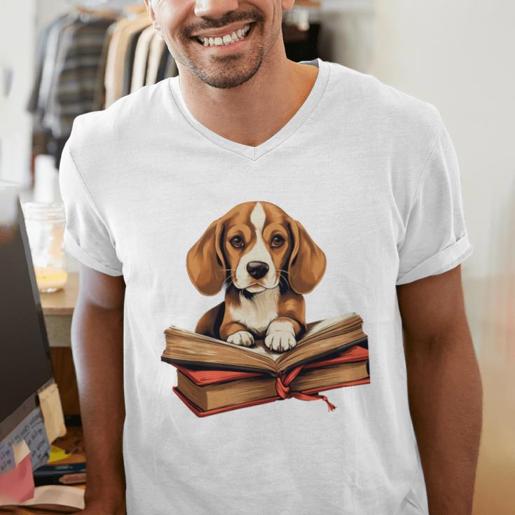 Cute Dog Beagle Reading Book Men's V-Neck T-Shirt