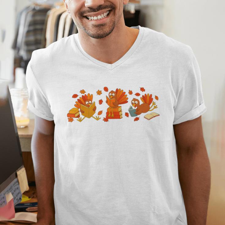 Cute Turkey Reading Book Librarian Bookworm Thanksgiving Men Men's V-Neck T-Shirt