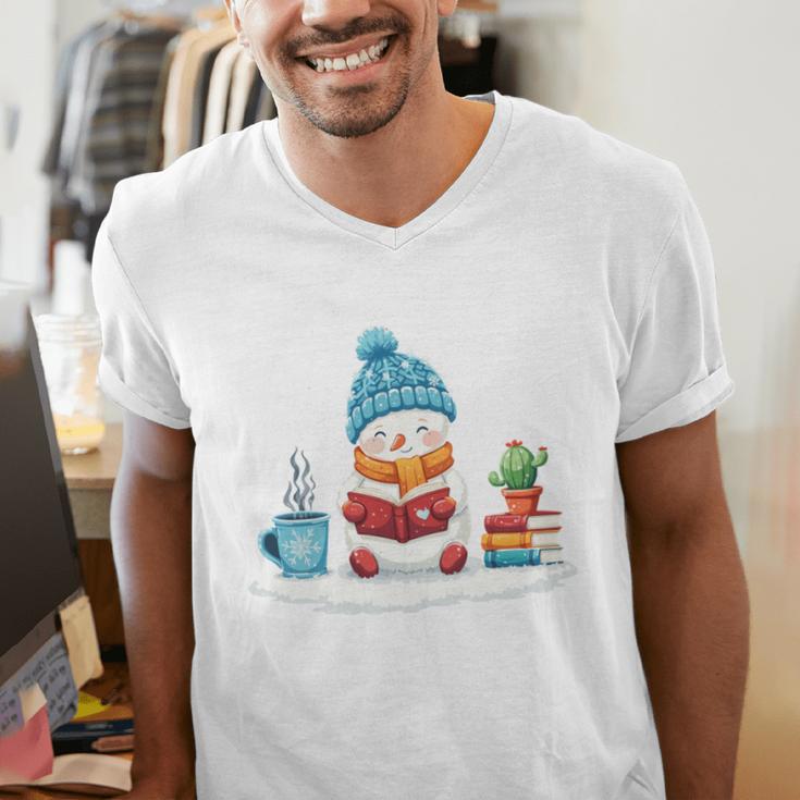 Cute Winter Cozy Snowman Reading Book Lovers Xmas Snowman Men's V-Neck T-Shirt Cute Winter Cozy Snowman Reading Book Lovers Xmas Snowman Men's V-Neck T-Shirt