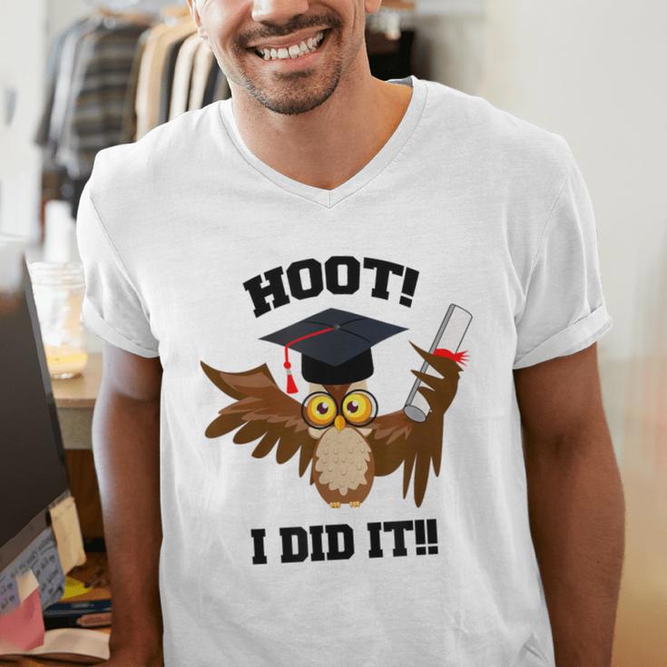 Hoot I Did It Grad Owl Holding Graduation Diploma Congrats Men's V-Neck T-Shirt