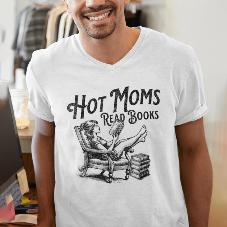 Hot Moms Read Books For Moms Book Lover Men's V-Neck T-Shirt