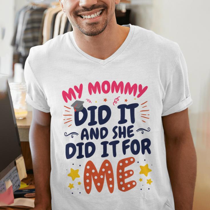 Kids My Mommy Did It Graduation Mom Graduate Men's V-Neck T-Shirt