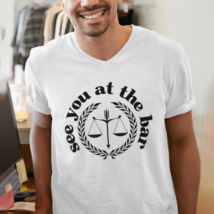 Law School Student Shirt Law School Graduation 2022 Men's V-Neck T-Shirt