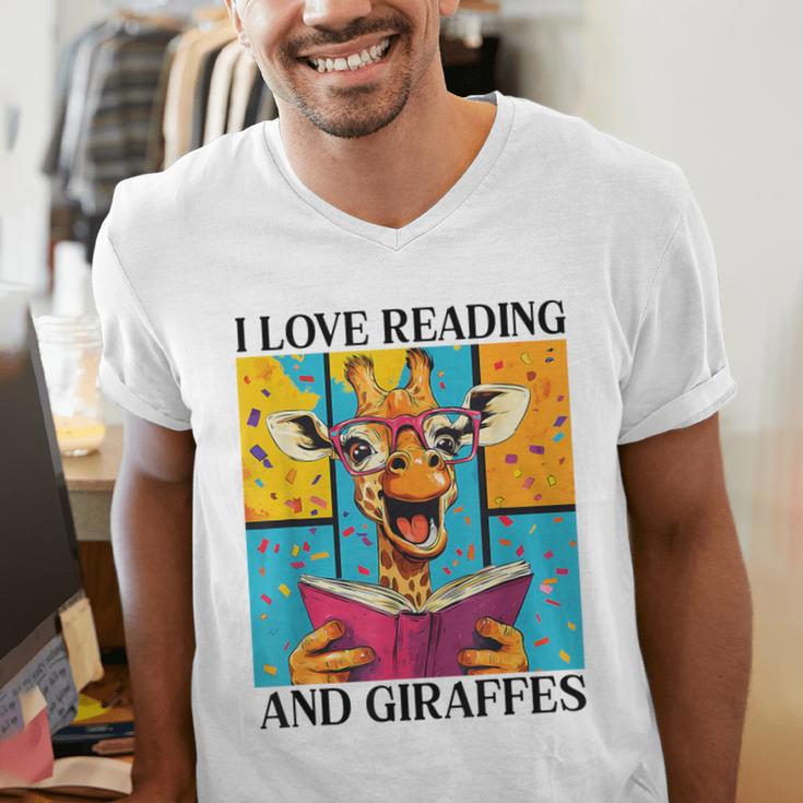 Love Reading And Giraffes Cute Giraffe Reading Book Lovers Men's V-Neck T-Shirt