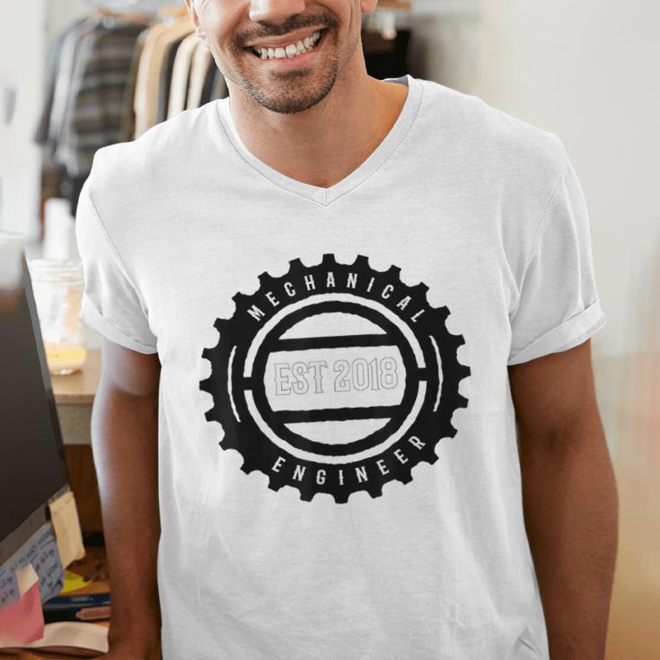 Mechanical Engineers 2018 Tshirt Gears Graduation Tee Men's V-Neck T-Shirt