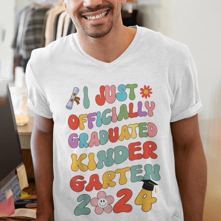 I Officially Graduated Kindergarten Graduation Class 2024 Men's V-Neck T-Shirt