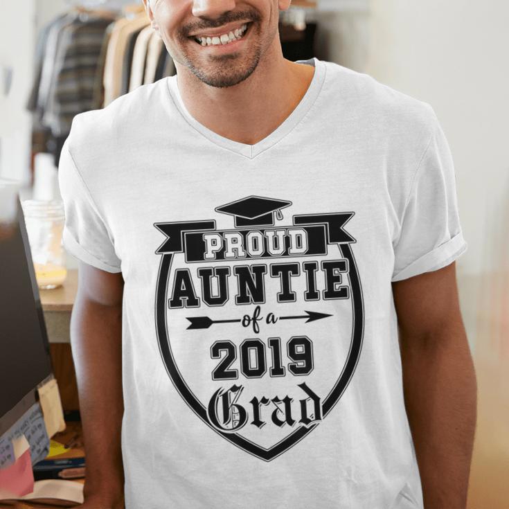 Proud Auntie Of a 2019 Grade Aunt Graduation Men's V-Neck T-Shirt