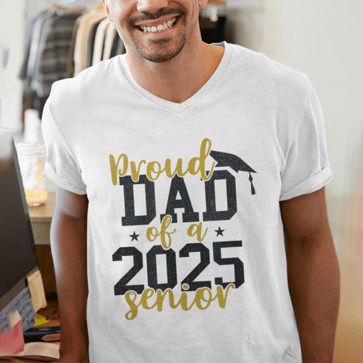 Proud Dad Of a 2025 Senior Graduation Men's V-Neck T-Shirt