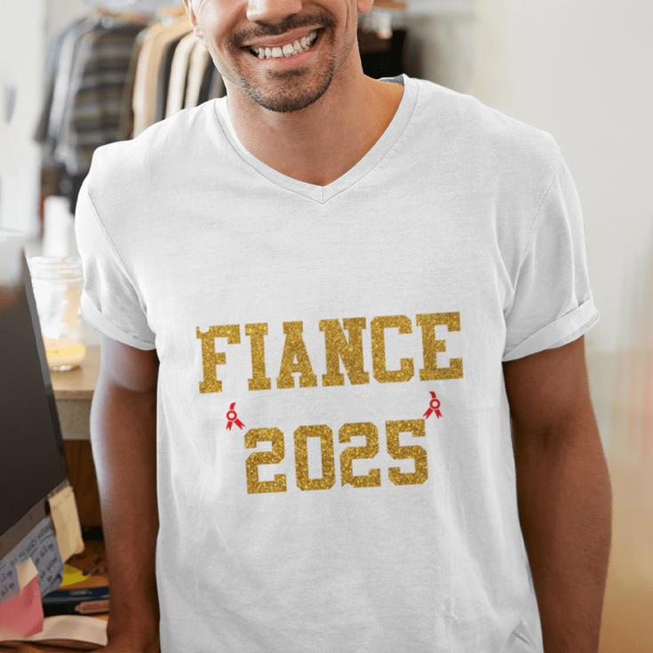 Proud Fiance Of A 2025 Graduate Fiance Graduation 2025 Senio Men's V-Neck T-Shirt