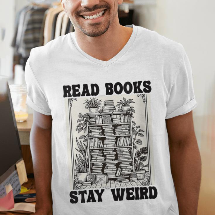 Read Books Stay Weird Book Lover Joke Introvert Reading Men's V-Neck T-Shirt