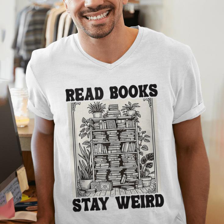 Read Books Stay Weird Book Lover Joke Introvert Reading Men's V-Neck T-Shirt