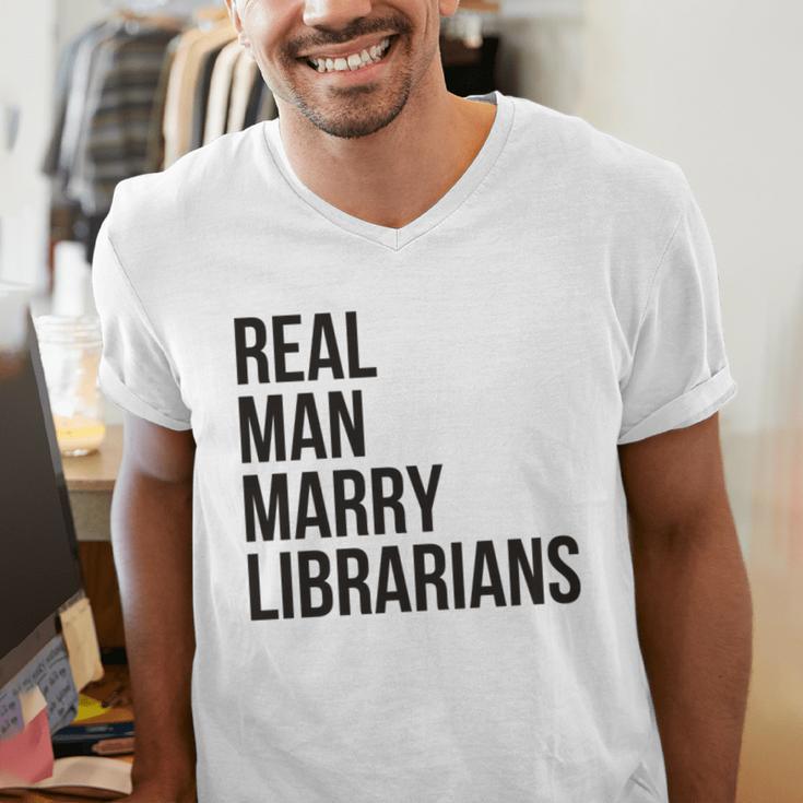 Real Men Marry Librarians – Book Lover Husband Men's V-Neck T-Shirt