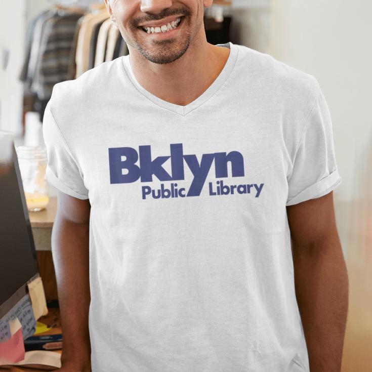Retro Brooklyn Public Library NY New York Book Lover Men's V-Neck T-Shirt Retro Brooklyn Public Library NY New York Book Lover Men's V-Neck T-Shirt