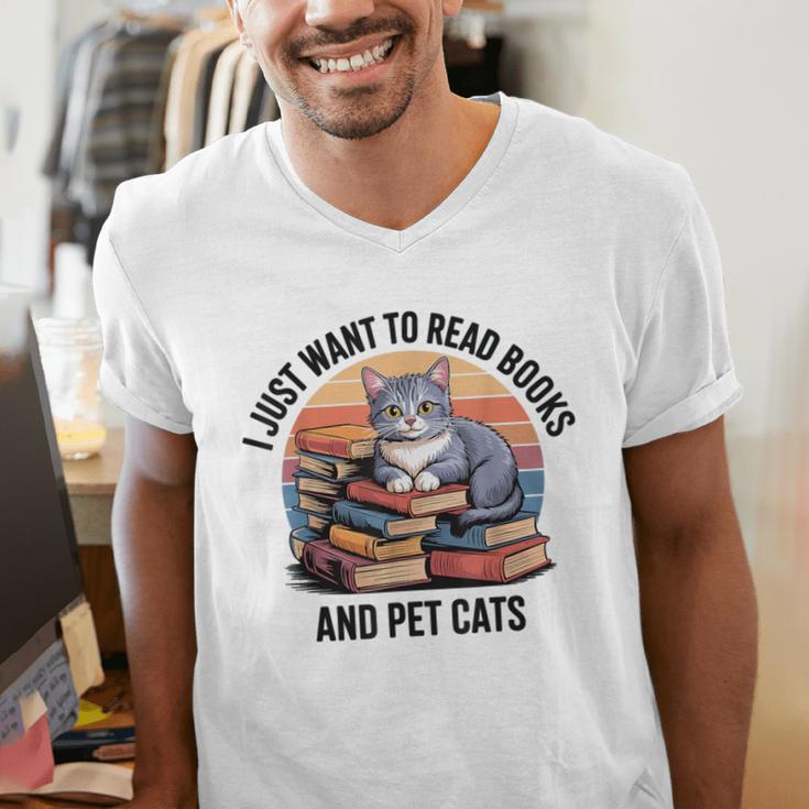 Retro I Just Want To Read Books And Pet Cats Cat Men's V-Neck T-Shirt