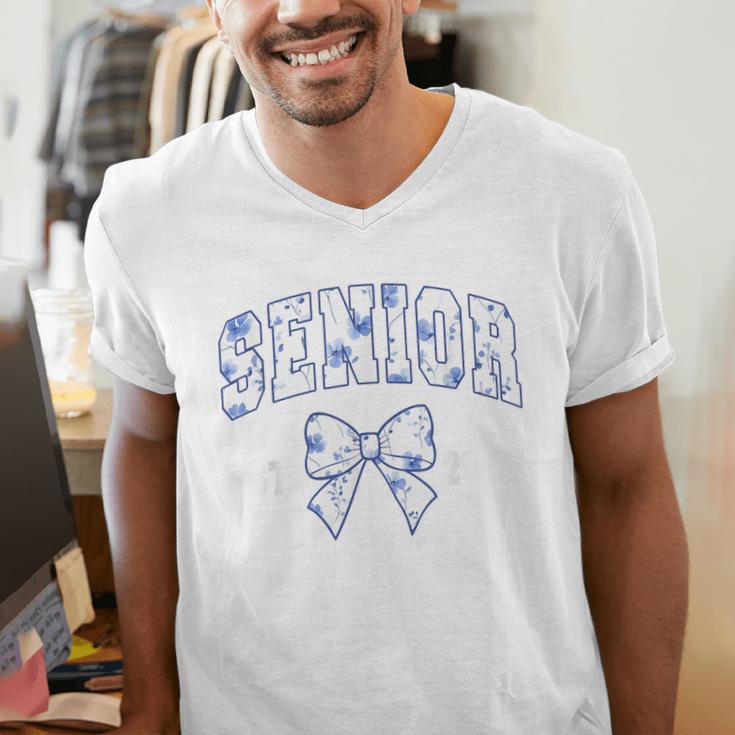 Senior Class Of 2026 Graduation Girly Floral Coquette Bow Men's V-Neck T-Shirt