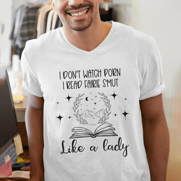 Smutty Book Lovers Romantasy Dark Fairy Tales Romance Reader I Dont Watch Porn Small Grey Men's V-Neck T-Shirt