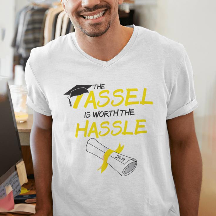 Tassel Worth The Hassle 2018 Graduation Quote Ylw Men's V-Neck T-Shirt