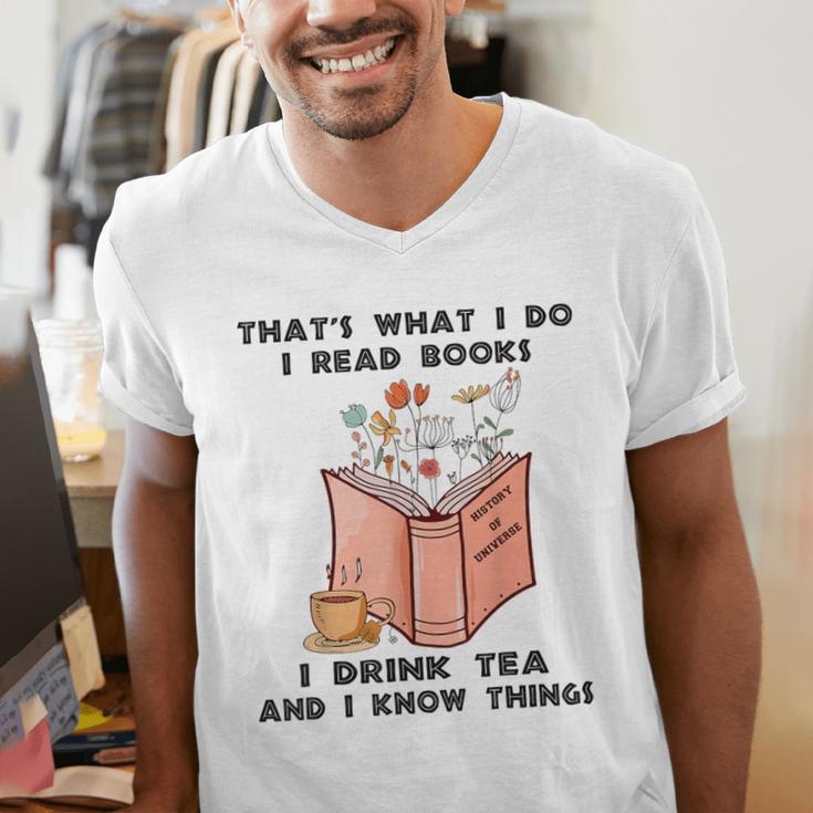 That's What I Do I Read Books I Drink Tea And I Know Things Men's V-Neck T-Shirt