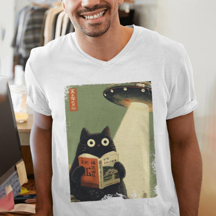 Vintage Japanese Cat Book Lovers UFO Alien Abduction Cat Dad Men's V-Neck T-Shirt