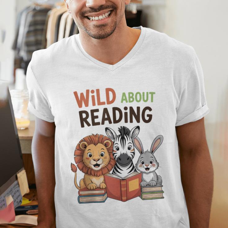 Wild About Reading Zoo Animals For Bookworm Book Reader Men's V-Neck T-Shirt