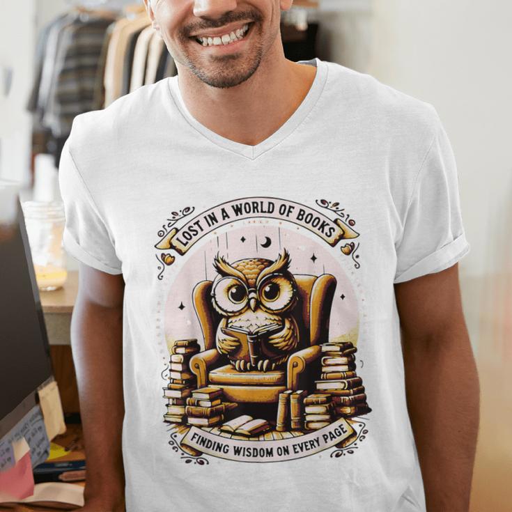 Wise Owl Reading Books Men's V-Neck T-Shirt