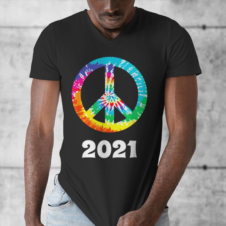 2021 Graduation Class Year Tie Dye Peace Sign Graduate Shirt Men's V-Neck T-Shirt
