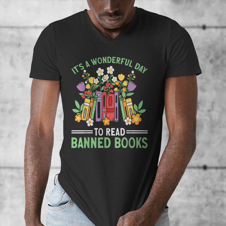 Banned Books Week Librarian Reading Men's V-Neck T-Shirt