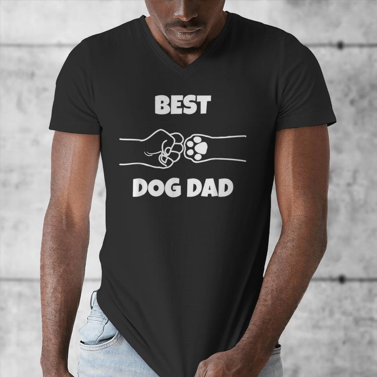 Best Dog Dad Fathers Day Best Dad Fist Bump Dog's Paw Men's V-Neck T-Shirt