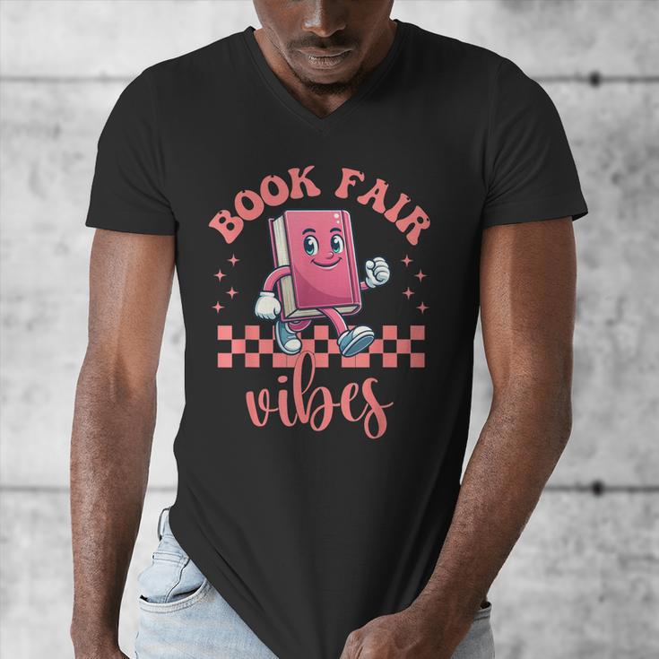 Book Fair Vibes School Librarian Retro 70s Reading Bookworm Men's V-Neck T-Shirt