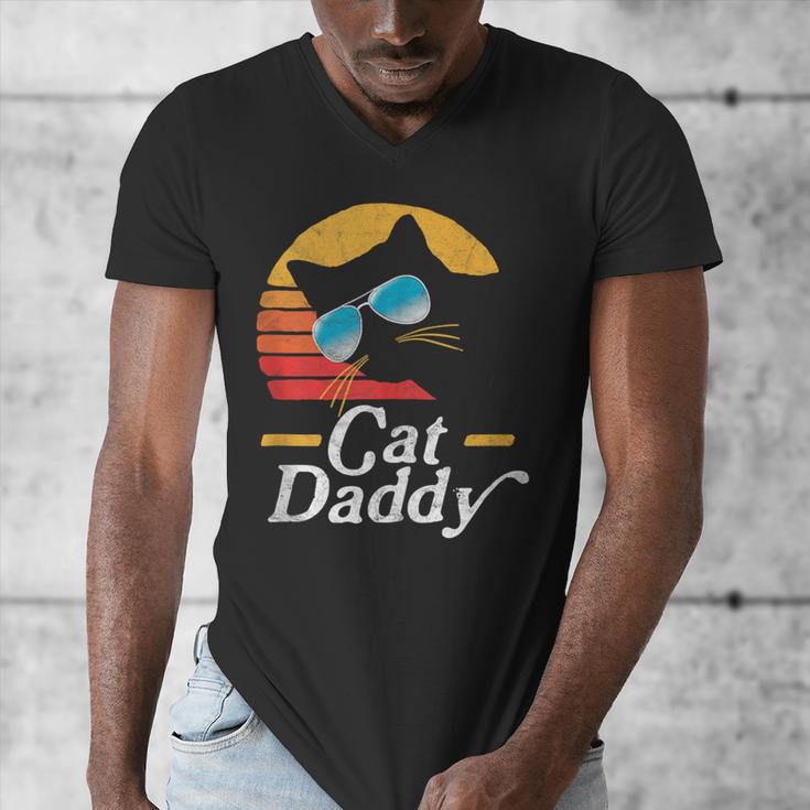 Cat Daddy Vintage 80s Style Cat Retro Sunglasses Distressed Men's V-Neck T-Shirt
