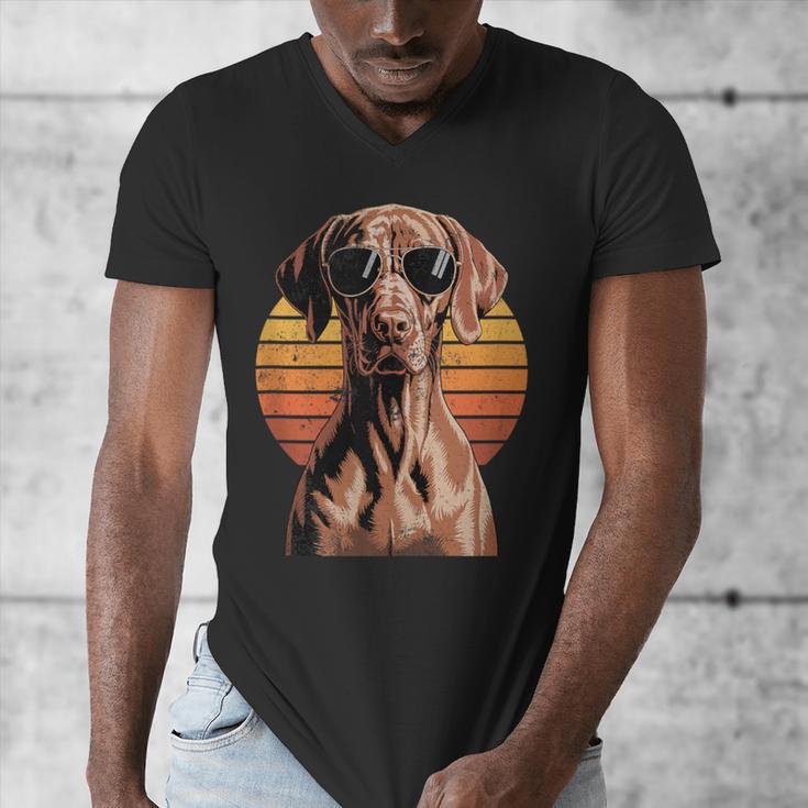 Cool Retro Vizsla Dog Mom Dad Vintage Pet Lovers Men's V-Neck T-Shirt