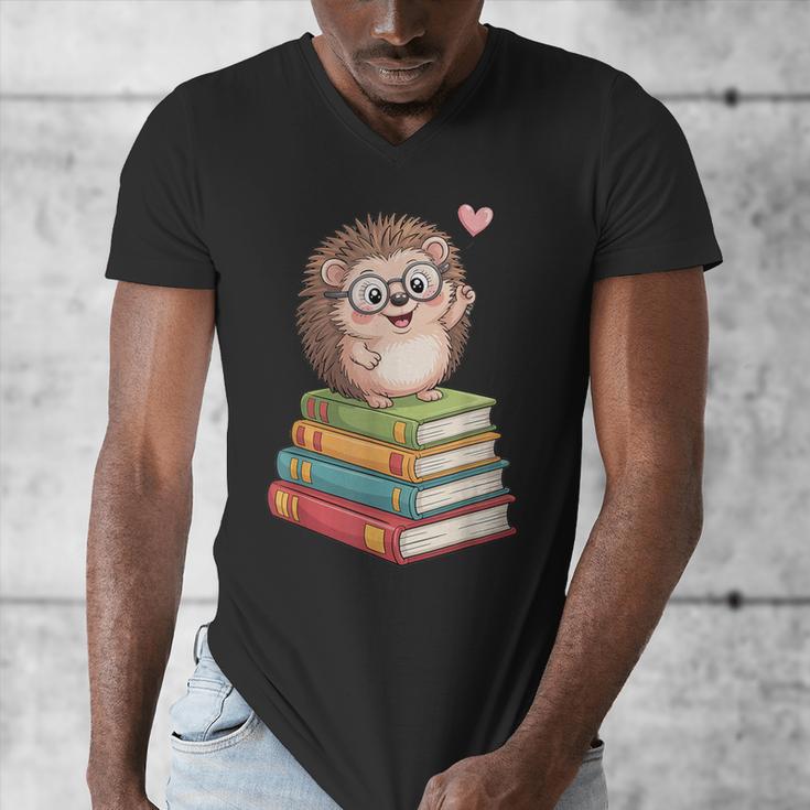 Cute Hedgehog Reading Books Animal Lover Reader Bookworm Men's V-Neck T-Shirt