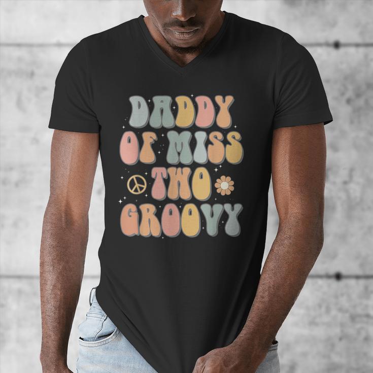 Daddy Dad Two Groovy Second Birthday Retro 2nd Bday Party Men's V-Neck T-Shirt