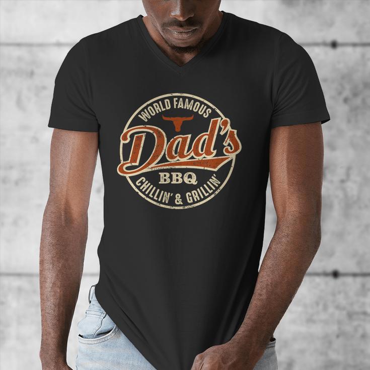Dad's BBQ Chilling And Grilling Vintage Men's V-Neck T-Shirt