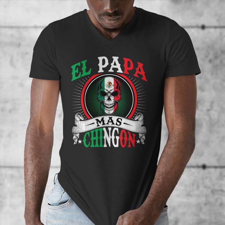 El Papa Mas Chingon Mexican Dad Husband Regalo Flag Men's V-Neck T-Shirt