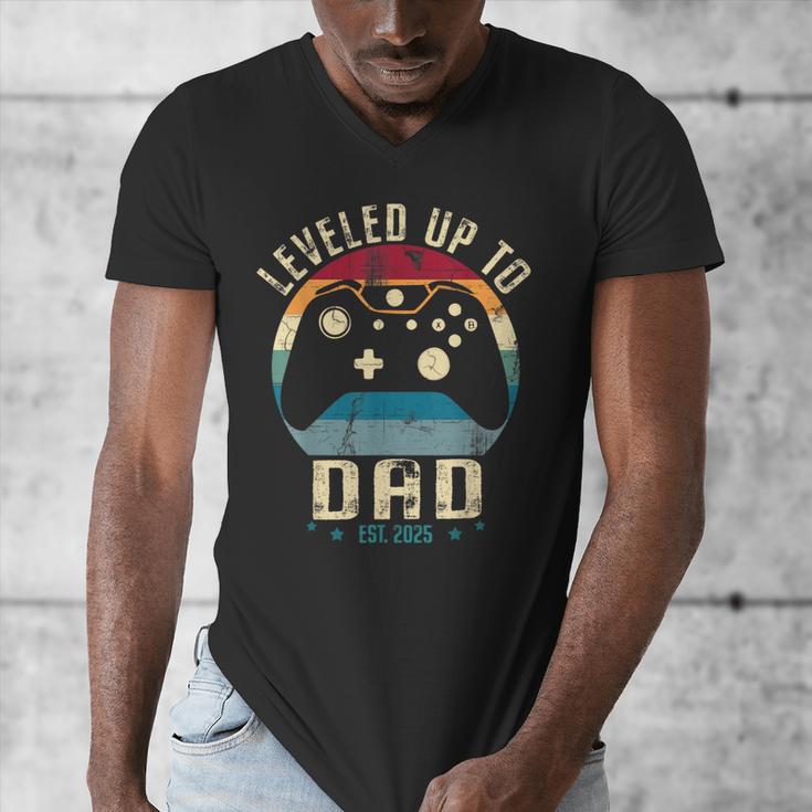 I Leveled Up To Dad 2025 Promoted To Daddy Soon To Be Father Men's V-Neck T-Shirt
