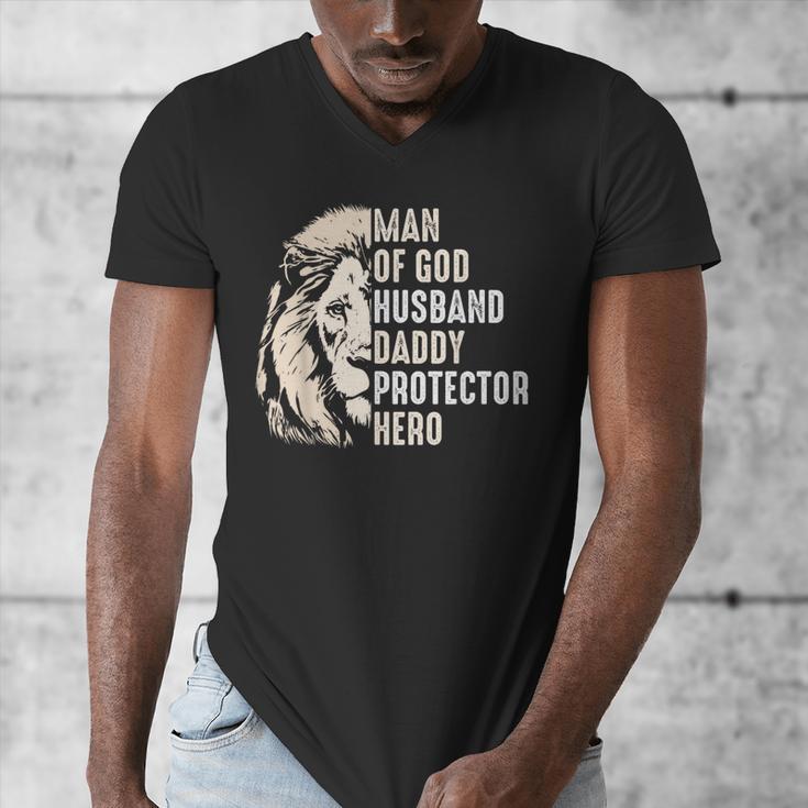Man Of God Husband Daddy Protector Hero Lion Father's Day Men's V-Neck T-Shirt