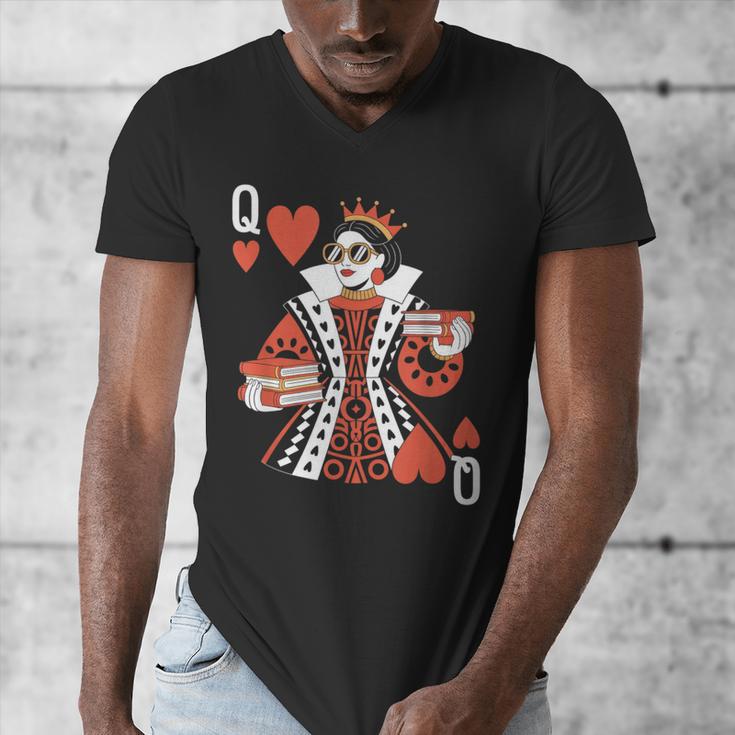 Modern Queen Of Hearts Book Lover Reading Novels Romantasy Men's V-Neck T-Shirt Modern Queen Of Hearts Book Lover Reading Novels Romantasy Men's V-Neck T-Shirt