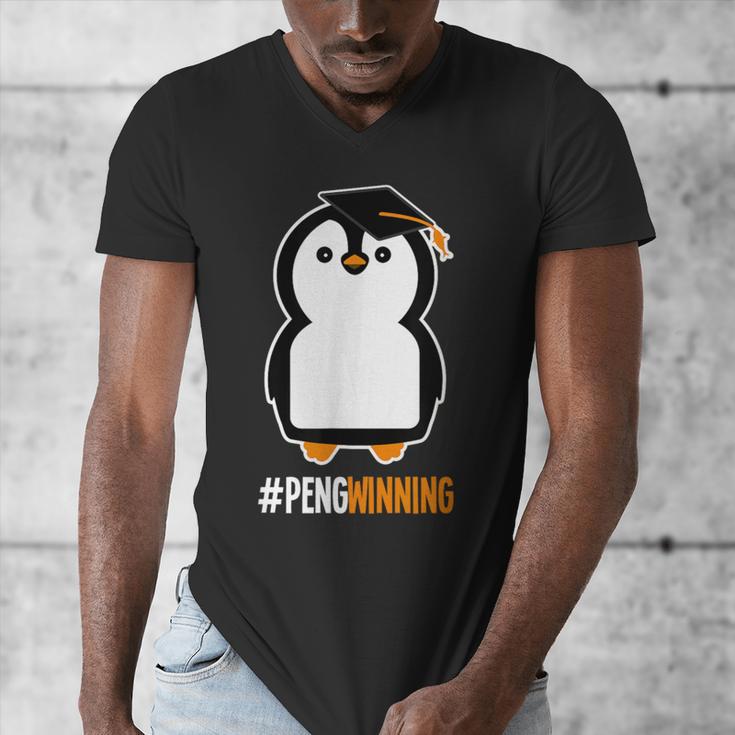 Penguin Graduation For Grads Hashtag Pengwinning Men's V-Neck T-Shirt