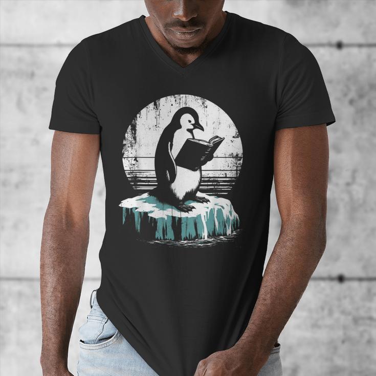 Penguin Reading A Book Vintage Graphic Bookworm Lover Men's V-Neck T-Shirt Penguin Reading A Book Vintage Graphic Bookworm Lover Men's V-Neck T-Shirt