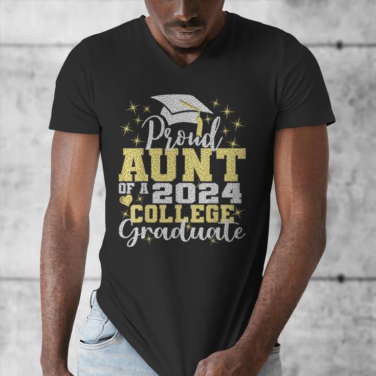 Proud Aunt Of 2024 College Graduate Family 24 Graduation Men's V-Neck T-Shirt