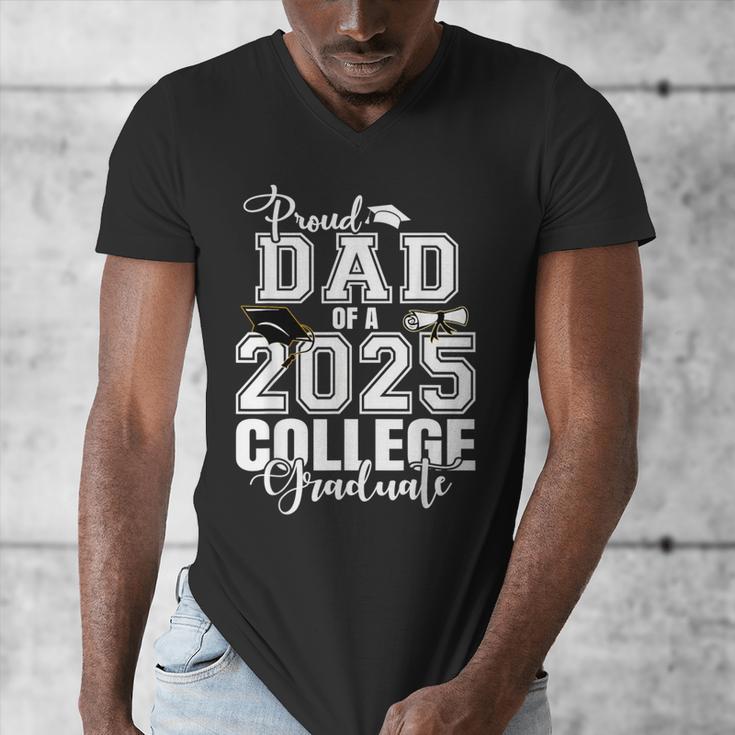 Proud Dad Of A 2025 College Graduate Graduation Men's V-Neck T-Shirt