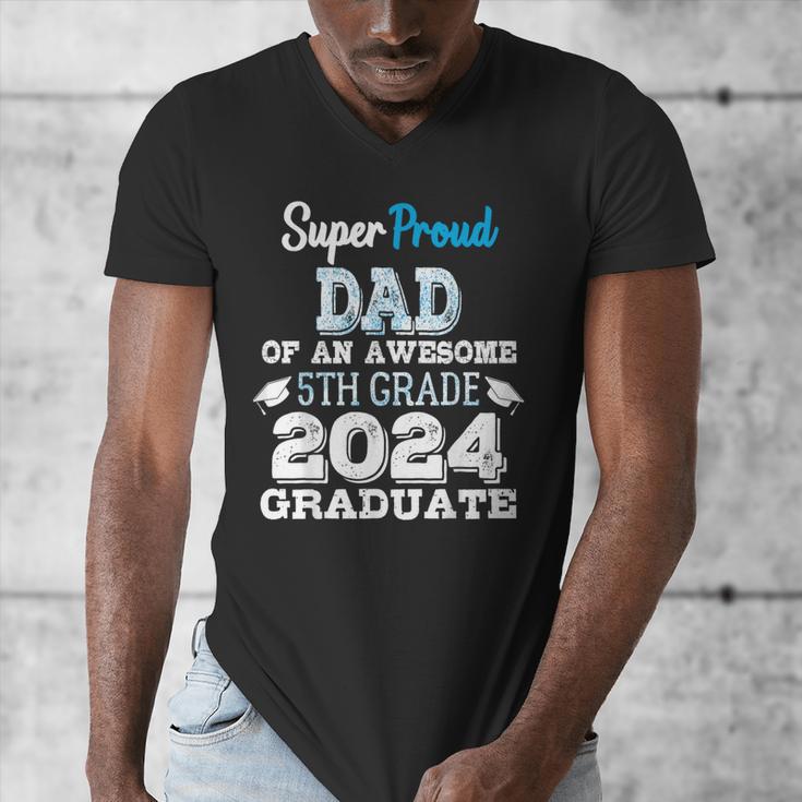 Proud DAD Of A 5th Grade Graduate 2024 Elementary Graduation Men's V-Neck T-Shirt