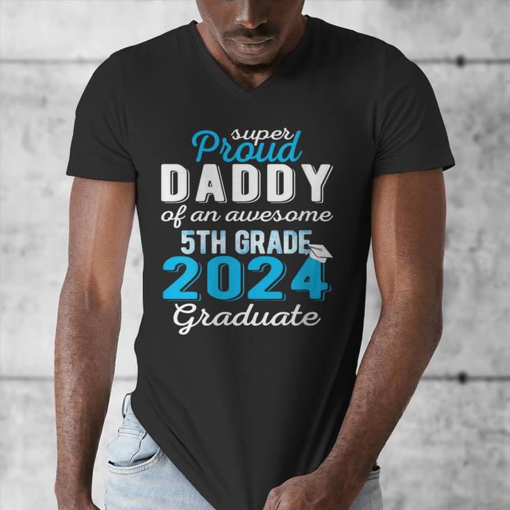 Proud Daddy Of 5th Grade Graduate 2024 Family Graduation Men's V-Neck T-Shirt