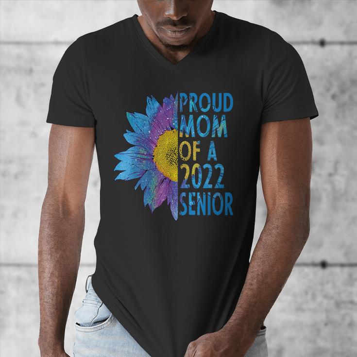 Proud Mom Of a 2022 Senior Shirt Graduation 2022 Women's Men's V-Neck T-Shirt