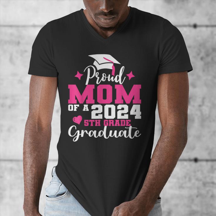 Proud Mom Of 2024 5th Grade Graduate Mother Graduation Men's V-Neck T-Shirt