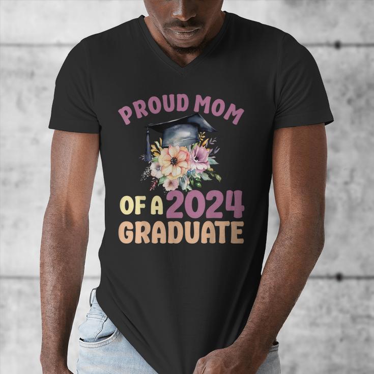 Proud Mom Of a 2024 Graduate Floral Flower Family Graduation Men's V-Neck T-Shirt