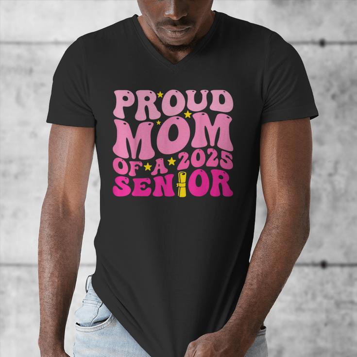 Proud Mom Of a 2025 Graduate Class Senior Graduation Mother Men's V-Neck T-Shirt