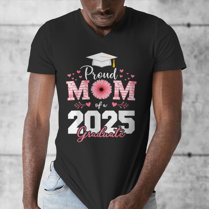 Proud Mom Of a 2025 Graduate Senior Mom Family Graduation Men's V-Neck T-Shirt